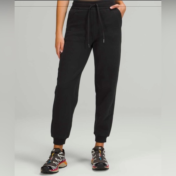 Lululemon Scuba Relaxed High-Rise Jogger
Black Size 4 - Picture 2 of 13